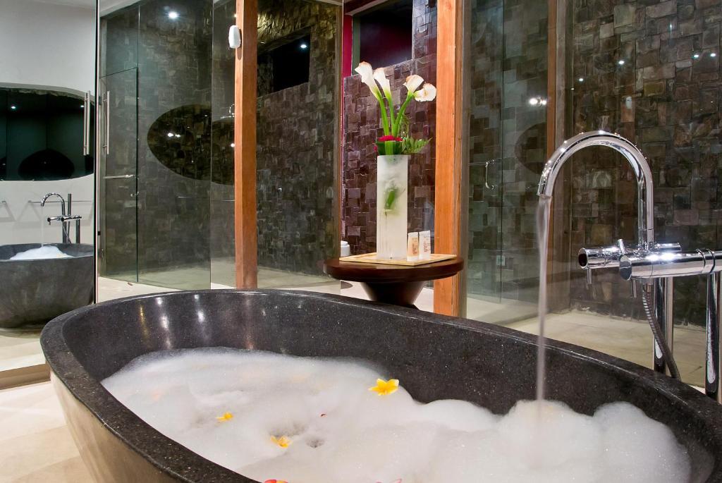 Eko Villa Seminyak - Tropical Villa, Walk To Beach Bilik gambar